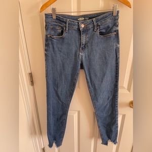 Skinny Jeans with frayed ankles